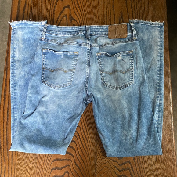 American Eagle Outfitters Light Blue Distressed slim fit - Picture 3 of 6